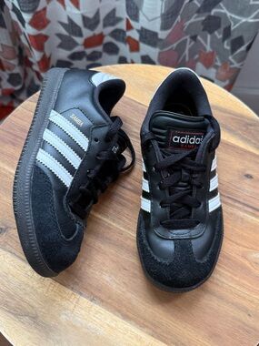 Adidas Samba Indoor Classic Soccer Sneakers boys sz: 13.5